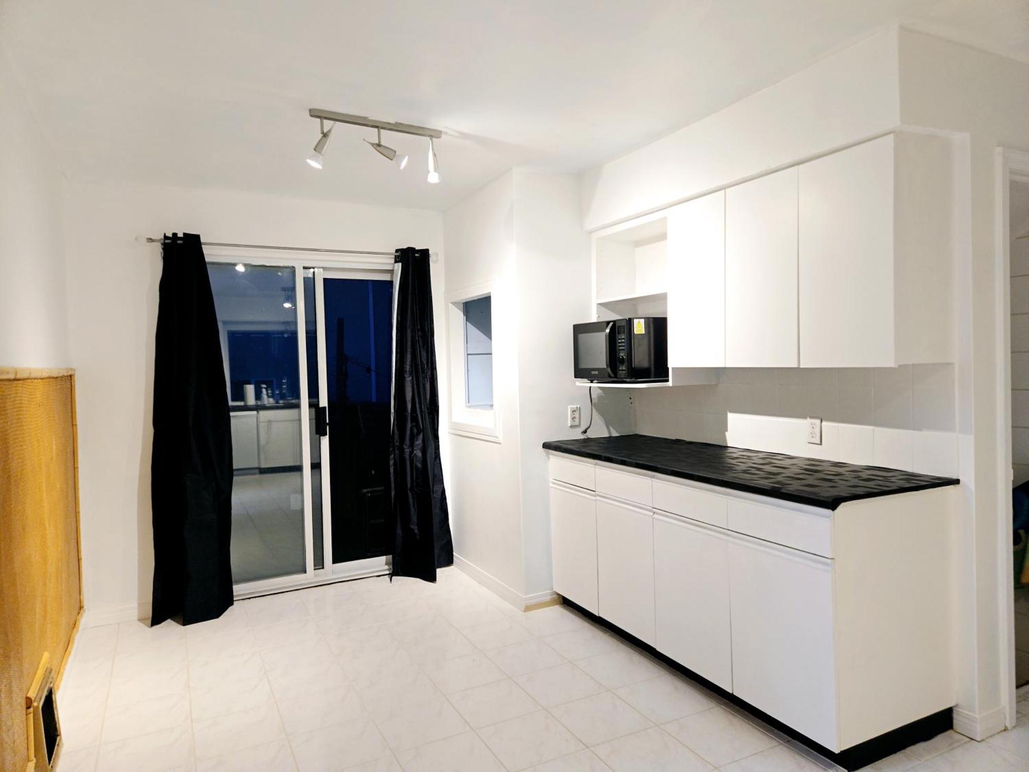 Charming Room With Attached Private Bath In The Heart Of Vancouver! Private Parking, Self Check-In & Just 4 Mins To Metrotown! 외부 사진